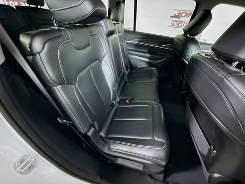 Used 2023 Jeep Grand Cherokee L Limited w/ Black Appearance Package image 33