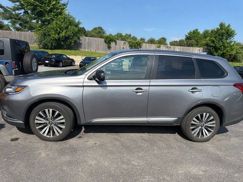 Used 2019 Mitsubishi Outlander ES FWD image 3