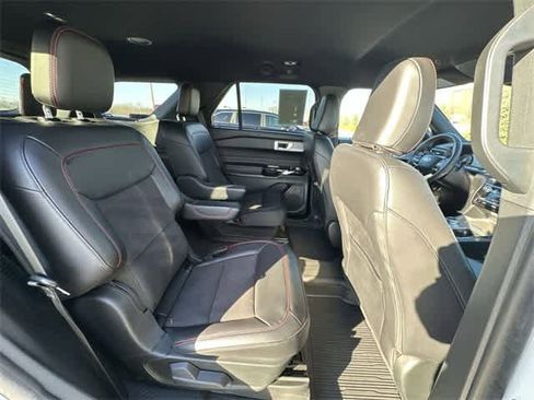 Used 2024 Ford Explorer ST-Line w/ Class IV Trailer Tow Package image 25