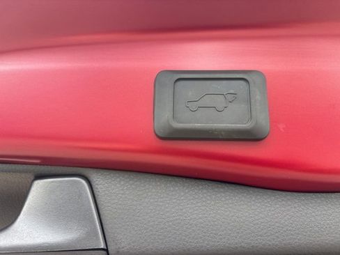 Used 2025 Toyota RAV4 XLE w/ Convenience Package FWD image 9