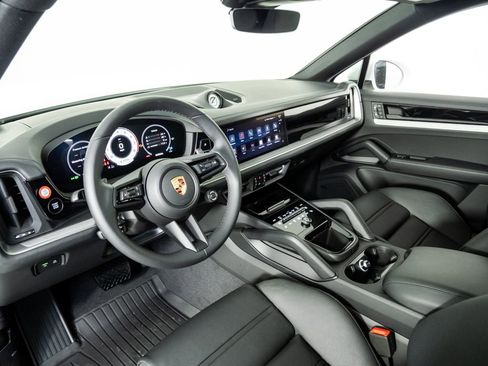 New 2026 Porsche Cayenne Coupe AWD/4WD image 4