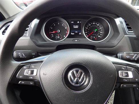 Used 2018 Volkswagen Tiguan S image 19