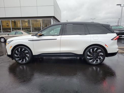 Certified 2024 Lincoln Nautilus Reserve w/ Equipment Group 202A image 7