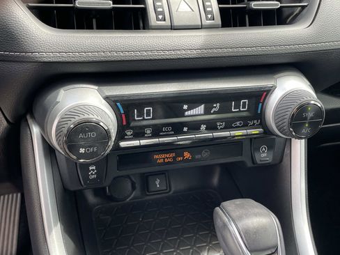 Used 2022 Toyota RAV4 XLE Premium w/ Carpet Mat Package (TMS) FWD image 10