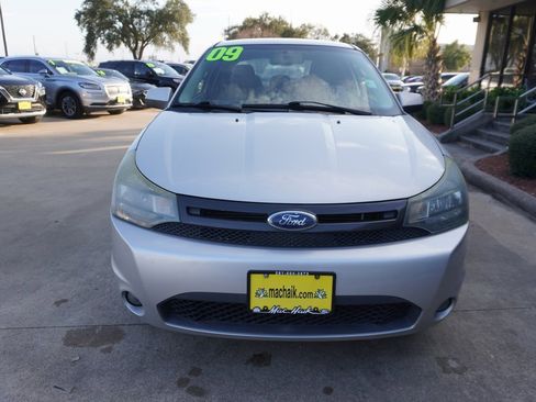 Used 2009 Ford Focus SE image 2