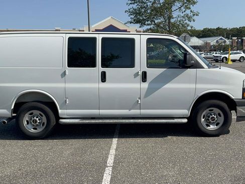 Used 2025 GMC Savana 2500 RWD image 3