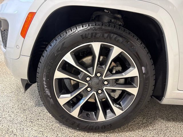 Used 2023 Jeep Grand Cherokee L Overland AWD/4WD image 35