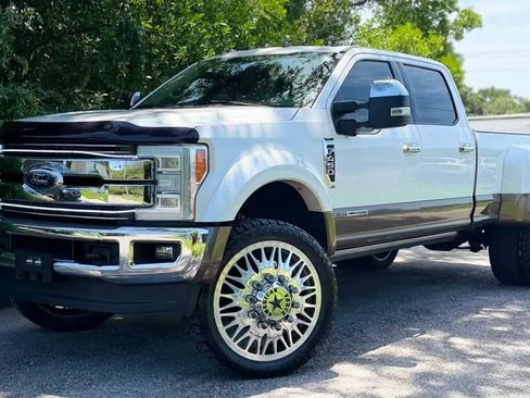 Used 2017 Ford F450 Lariat w/ Lariat Ultimate Package AWD/4WD image 2