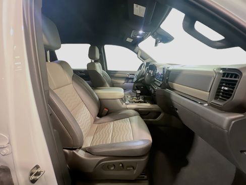 Used 2024 Chevrolet Silverado 1500 ZR2 w/ Technology Package image 20