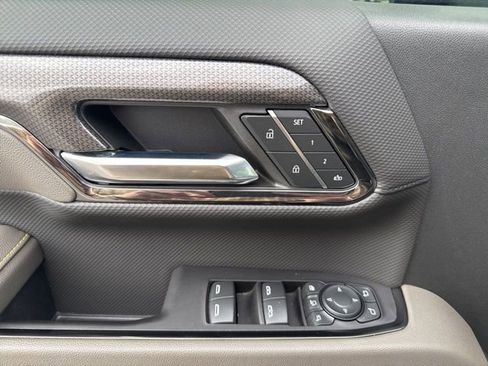 Used 2024 Chevrolet Silverado 2500 ZR2 image 16