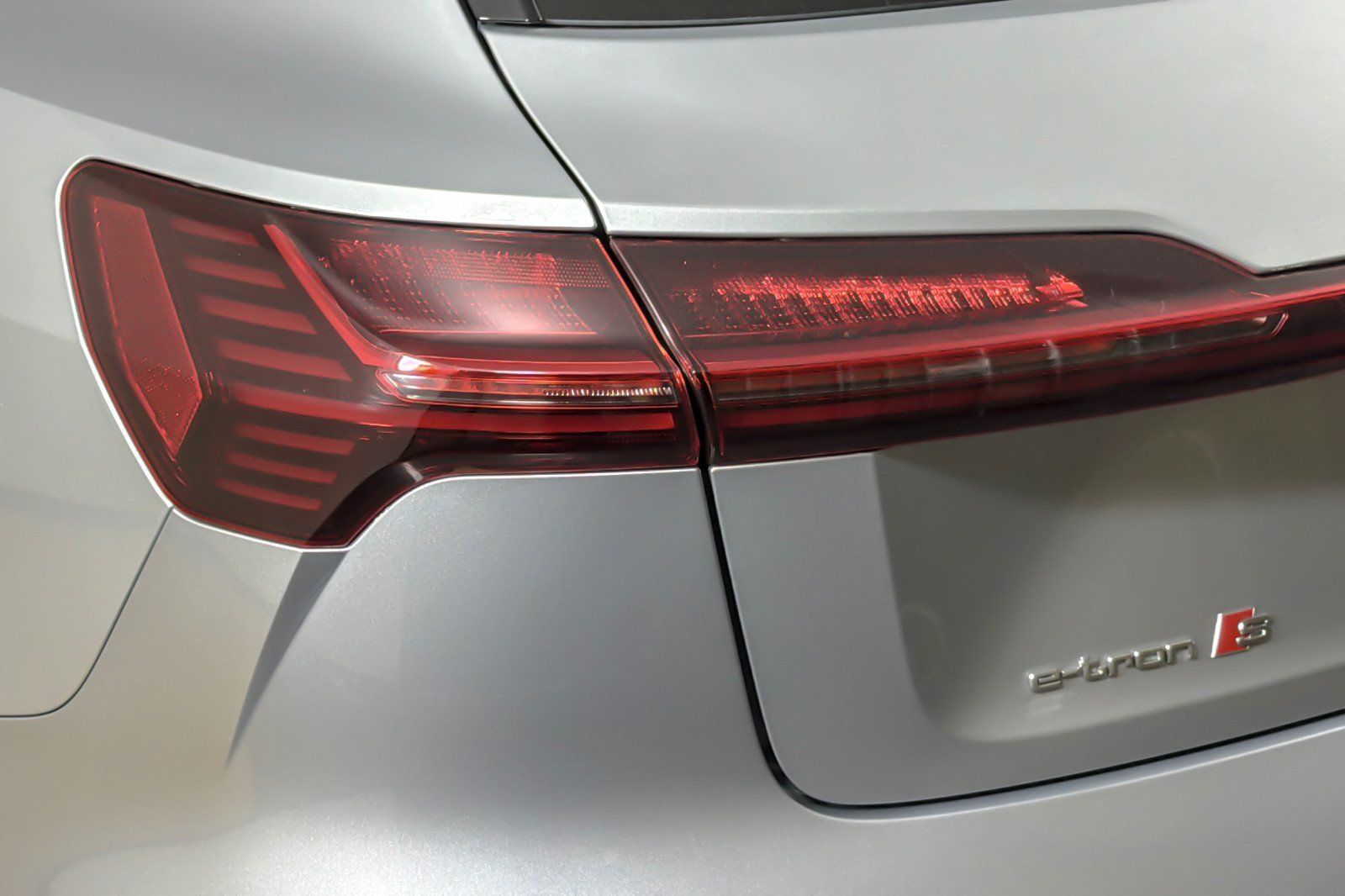 Used 2022 Audi e-tron S Premium Plus AWD/4WD image 27