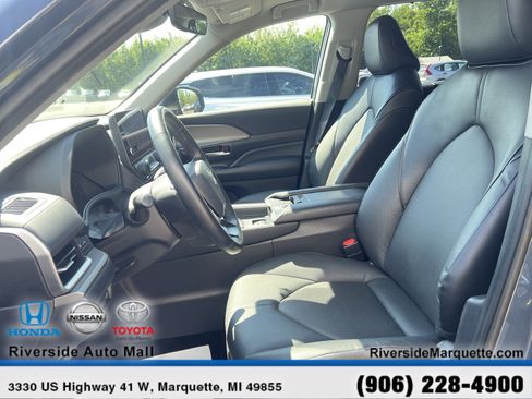 Used 2025 Toyota Grand Highlander AWD image 15