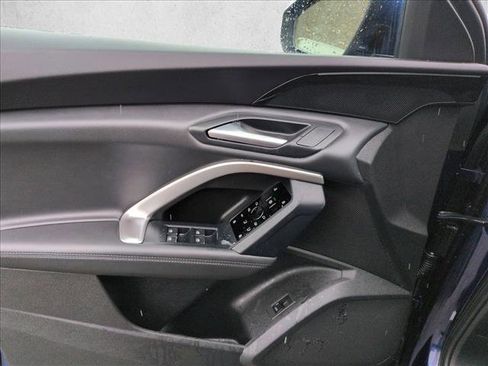 Used 2025 Audi Q5 Premium w/ 19" Wheel Package image 11