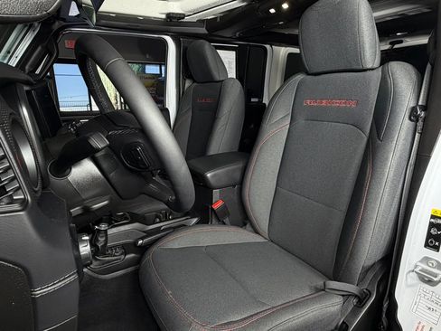 Used 2025 Jeep Wrangler Unlimited Rubicon image 16