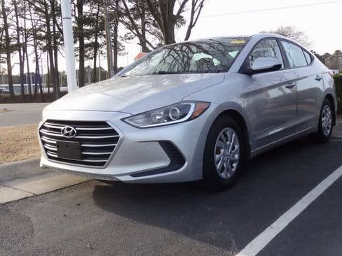 Used 2018 Hyundai Elantra SE w/ SE Connectivity Package 04 image 1