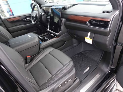 New 2025 GMC Yukon XL Denali w/ LPO, Illumination Package image 33