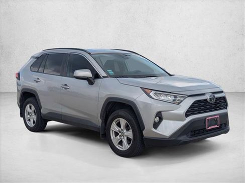 Used 2021 Toyota RAV4 XLE image 3