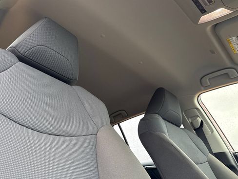 Used 2025 Toyota RAV4 LE AWD/4WD image 18