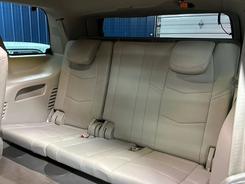 Used 2019 Cadillac Escalade Premium Luxury image 27