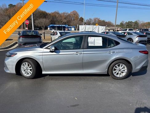 Used 2025 Toyota Camry LE image 2