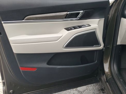 Used 2020 Kia Telluride EX w/ EX Premium Package image 18