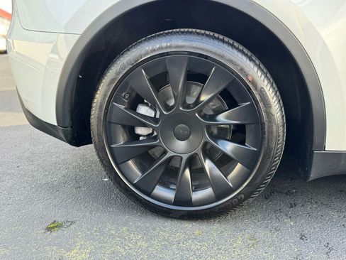 Used 2020 Tesla Model Y Long Range image 23