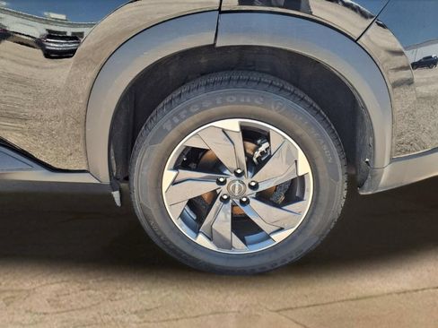 Used 2025 Nissan Rogue SV FWD image 25