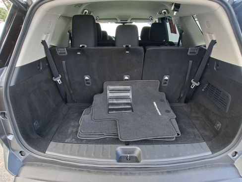 Used 2025 Nissan Pathfinder S FWD image 22