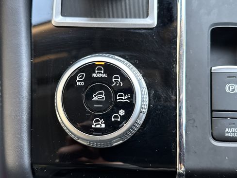 Used 2024 Mitsubishi Outlander SE image 16