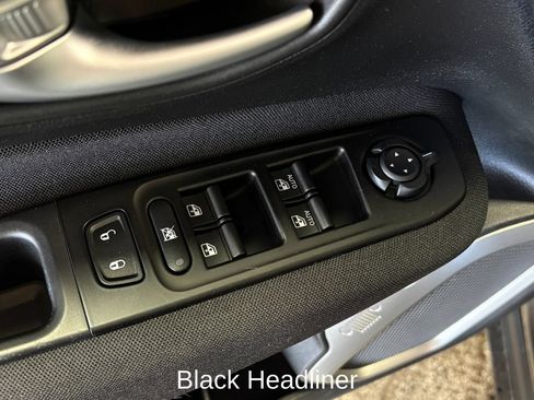 Used 2021 Jeep Renegade Latitude AWD/4WD image 11