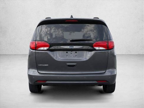 Used 2021 Chrysler Voyager Lxi FWD image 6