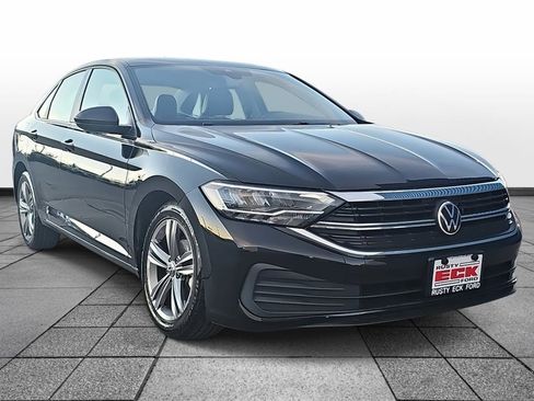 Used 2024 Volkswagen Jetta SE image 3