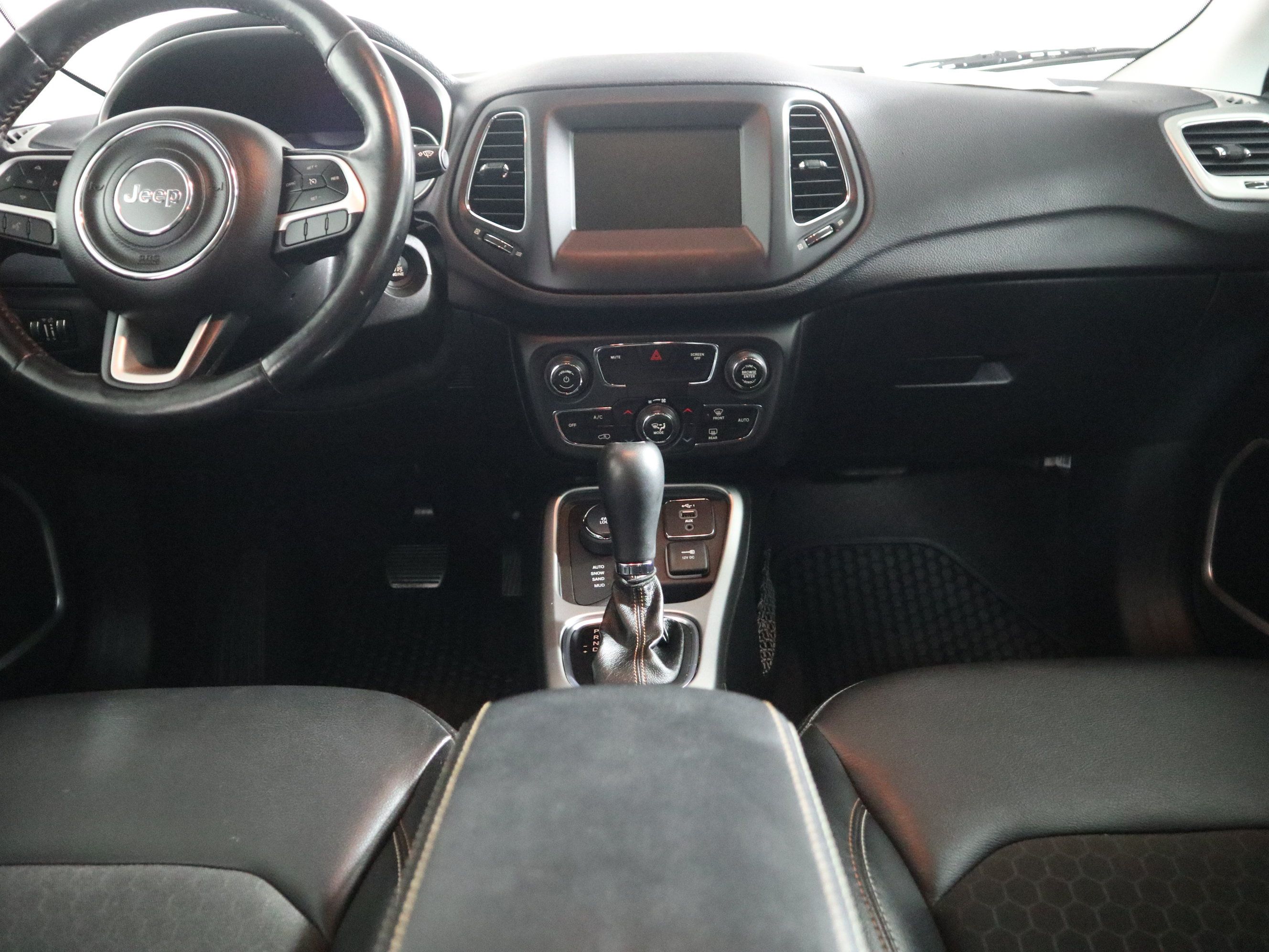 Used 2020 Jeep Compass Latitude w/ Cold Weather Group AWD/4WD image 14