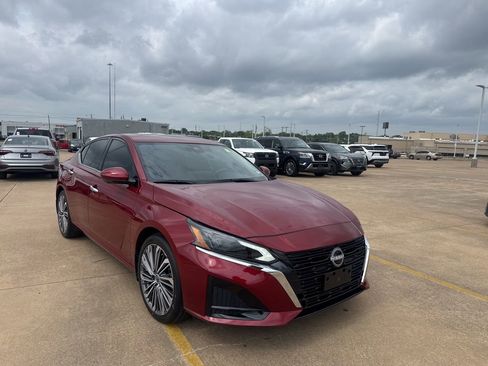 Certified 2025 Nissan Altima 2.5 SL image 1