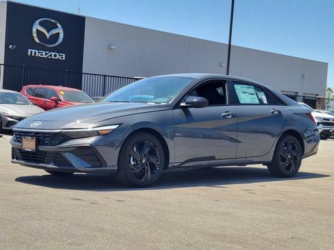 New 2026 Hyundai Elantra SEL Sport FWD image 2