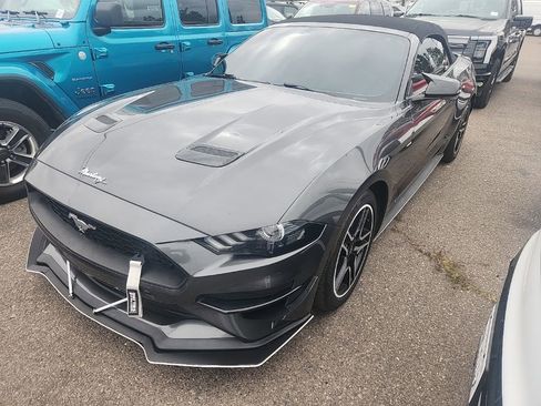 Used 2020 Ford Mustang Premium RWD image 3