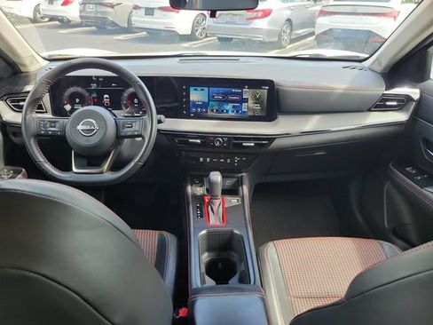 Used 2025 Nissan Kicks SR FWD image 12