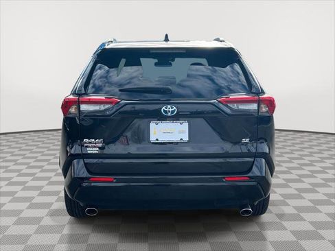 Used 2023 Toyota RAV4 SE image 4