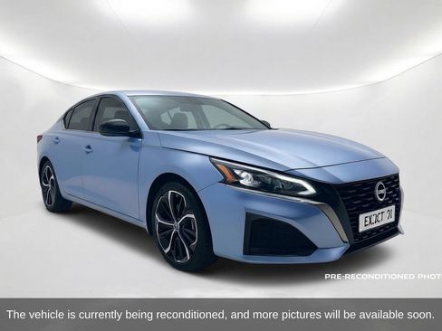 Used 2025 Nissan Altima 2.5 SR FWD image 3
