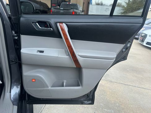 Used 2013 Toyota Highlander Limited image 26