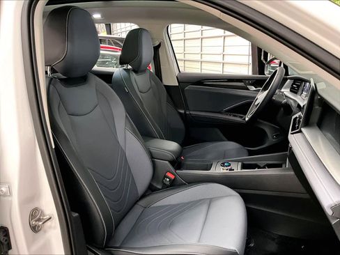 New 2026 Volkswagen Tiguan SE AWD/4WD image 12
