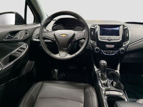 Used 2019 Chevrolet Cruze Premier FWD image 24