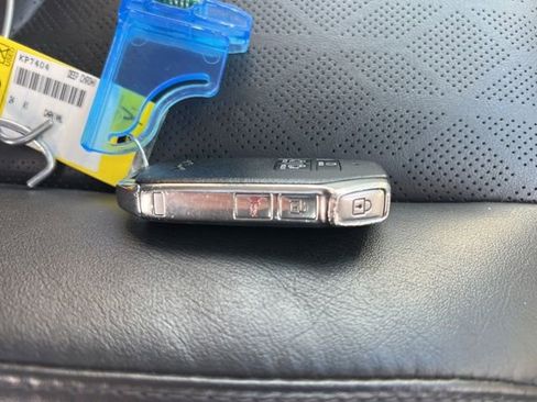 Certified 2024 Kia Carnival LX image 38