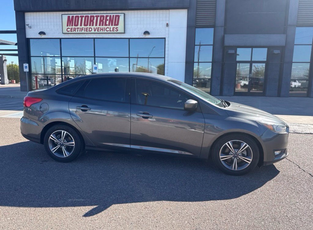 Used 2018 Ford Focus SE w/ SE Appearance Package FWD image 3