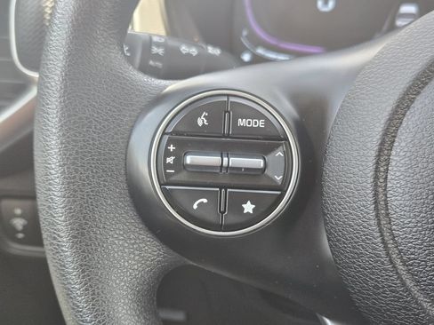 Used 2025 Kia Soul LX w/ LX Technology Package FWD image 27