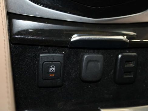 Used 2019 Cadillac Escalade Platinum AWD/4WD image 26