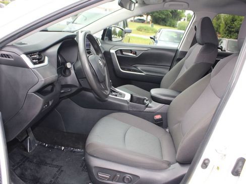 Used 2025 Toyota RAV4 XLE AWD/4WD image 27