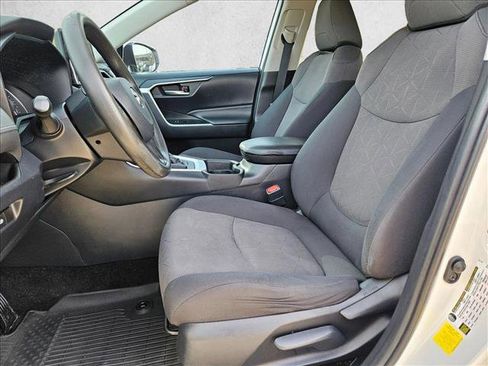 Used 2019 Toyota RAV4 XLE image 17