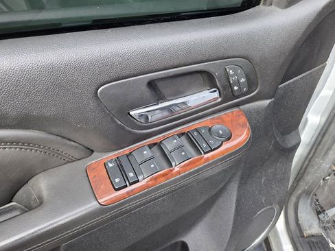 Used 2014 GMC Sierra 2500 SLT w/ Suspension Package, Off-Road image 21