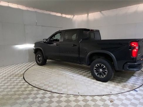 Used 2023 Chevrolet Silverado 1500 ZR2 w/ Technology Package image 6